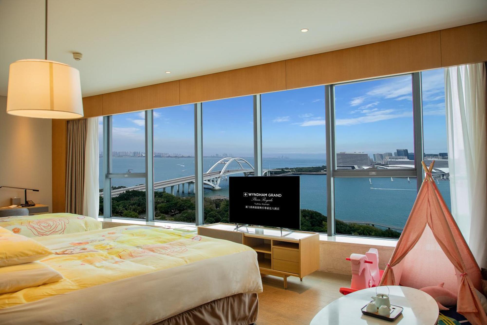 Wyndham Grand Plaza Royale Yuzhou Xiamen Wuyuan Bay Hotel Exterior photo